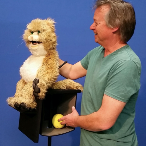 SitStand-The Perfect Ventriloquist Stand
